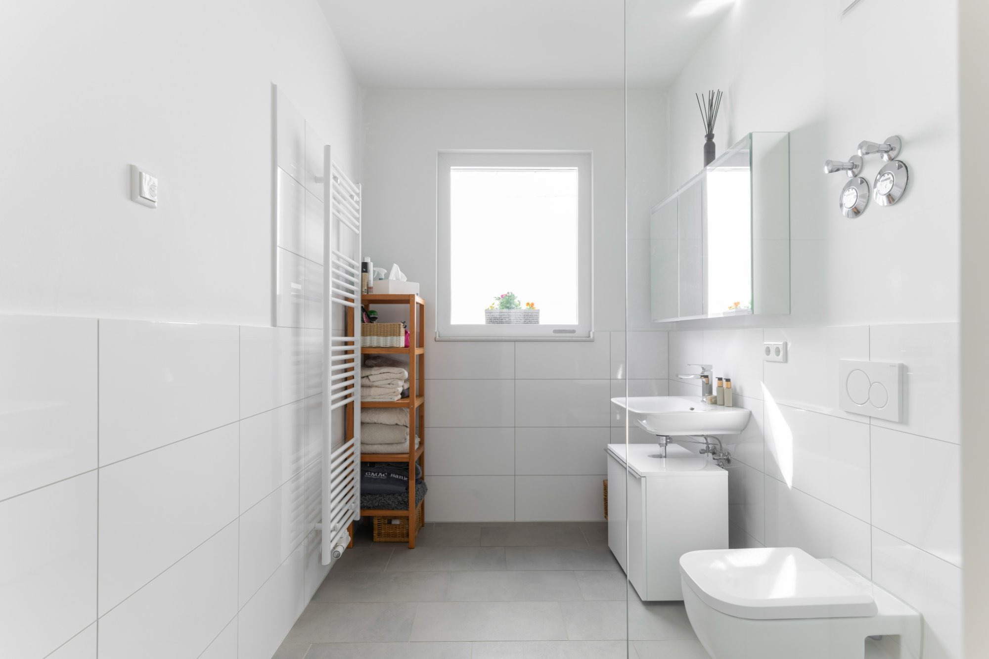 Light apartment, bathroom detail